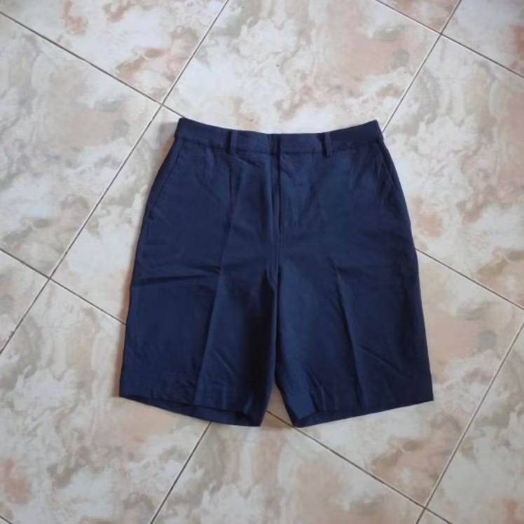 Sepaket Celana Pendek Uniqlo + Kaos Uniqlo Airism + Kaos uniqlo VNeck (minus noda)