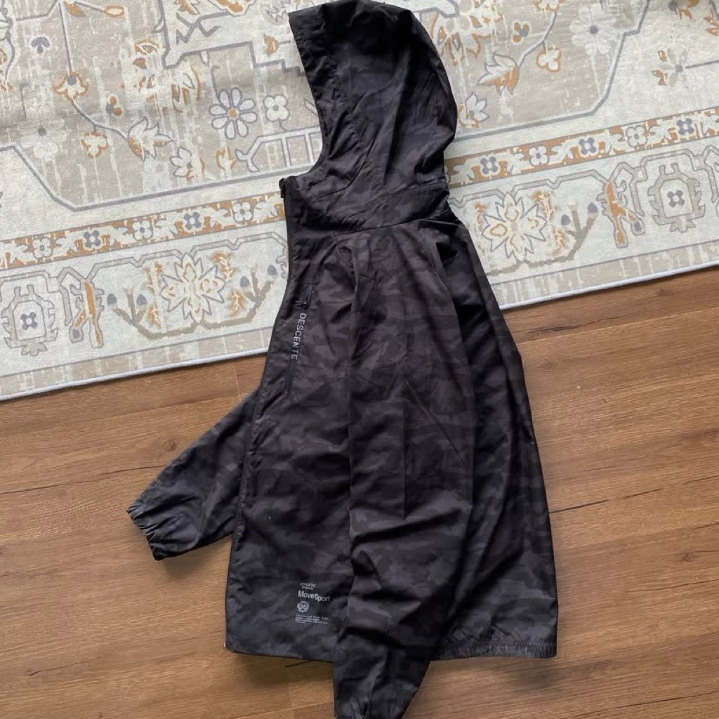 Descente Outdoor windbreaker Jacket