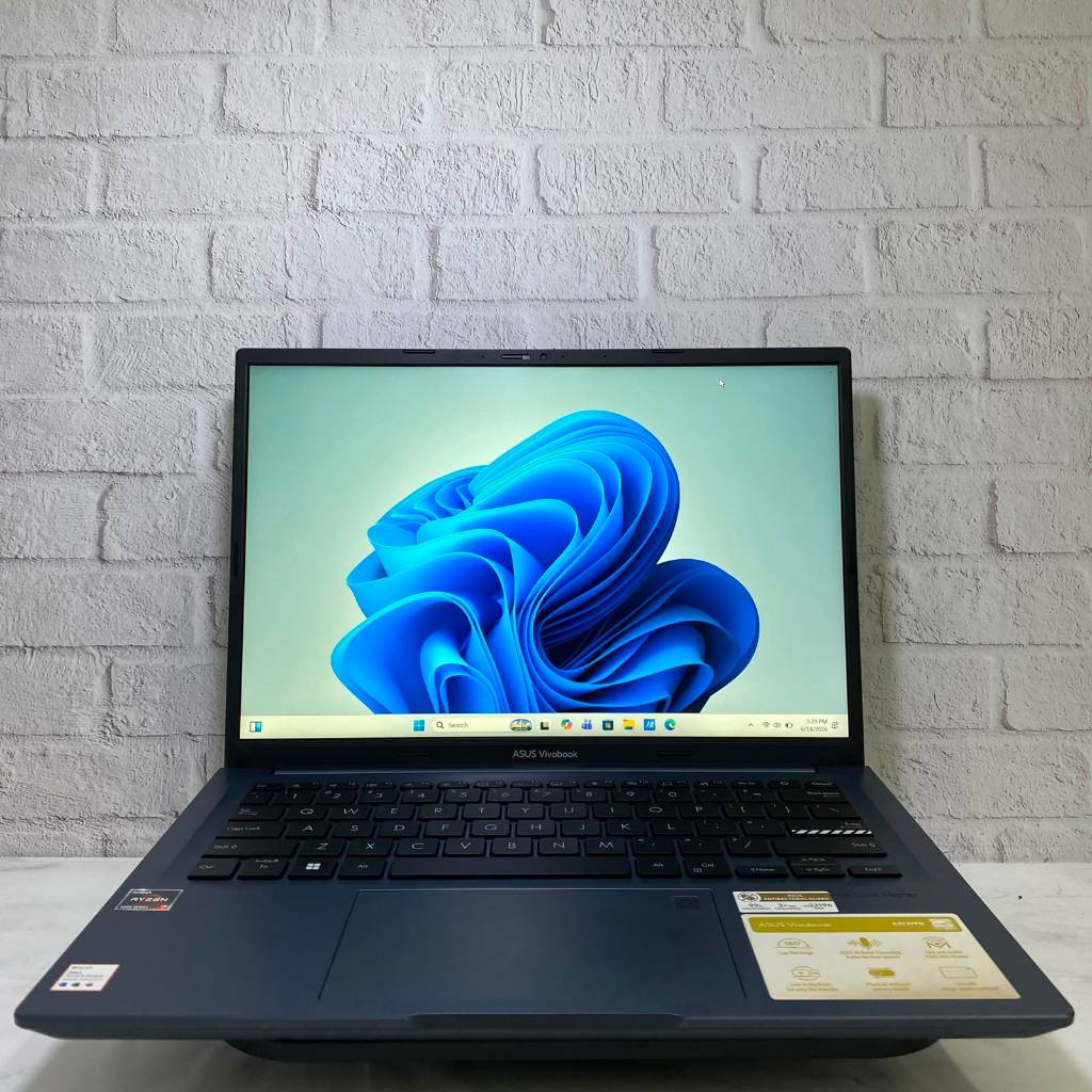 Asus VivoBook M1403QAAMD Ryzen 7 5800HS