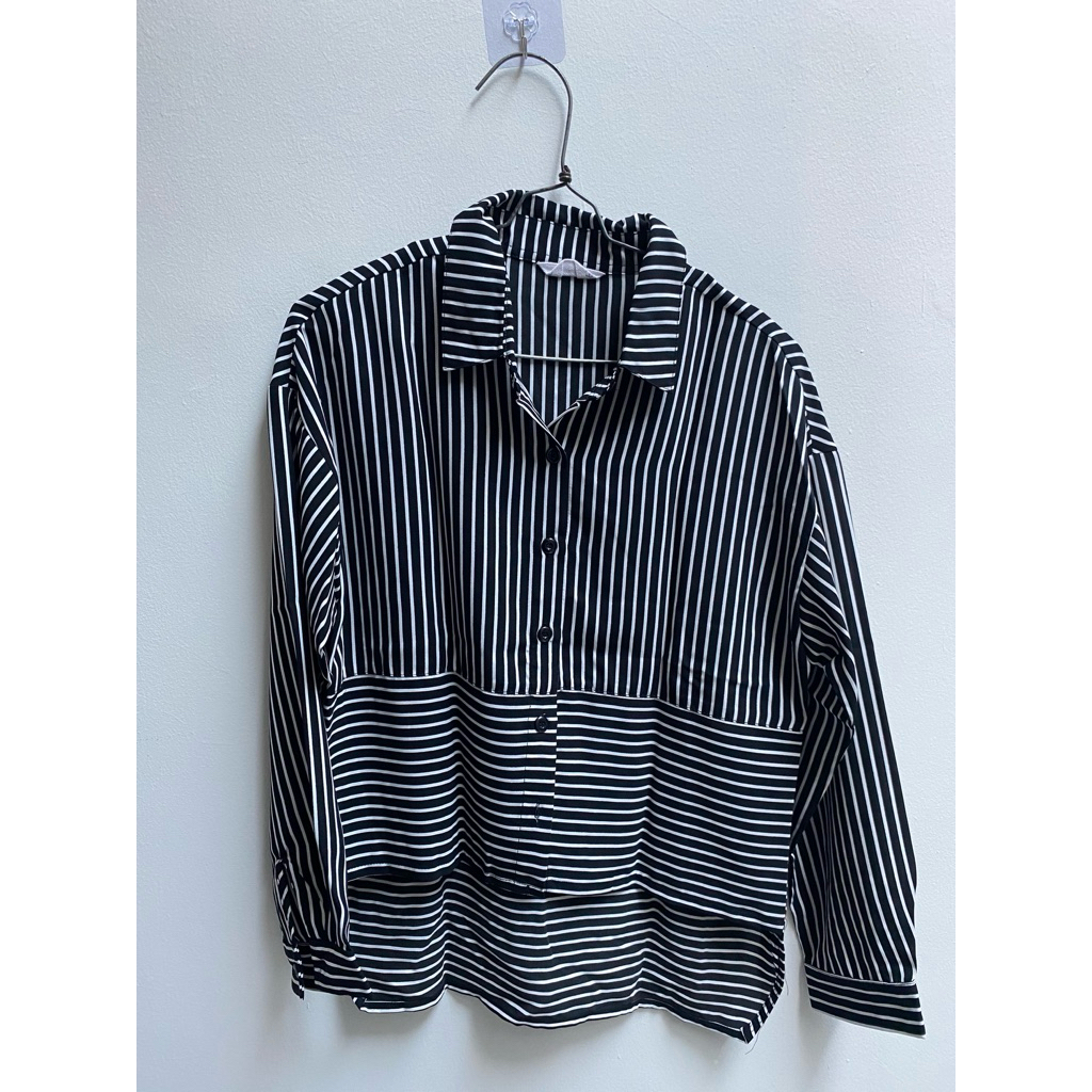 kemeja salur hitam putih brand chapter 9