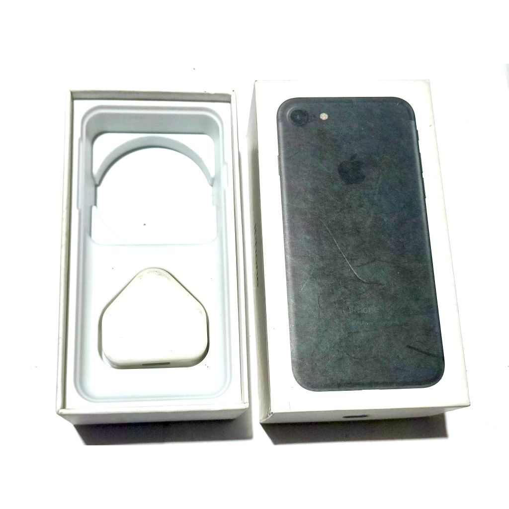 KARDUS DUS BOX HP KONDISI SESUAI DI FOTO IPHONE 7 ORIGINAL COPOTAN