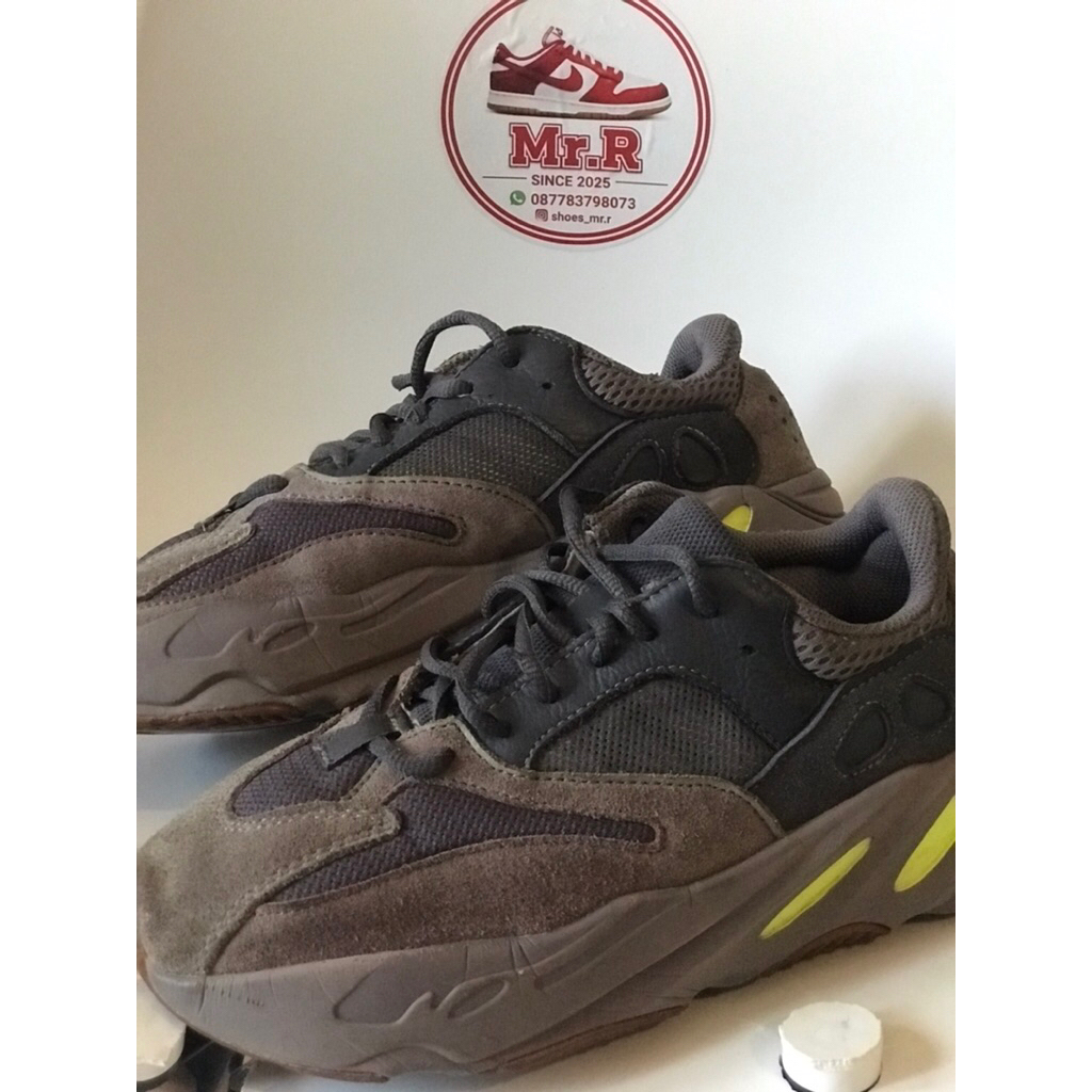 Adidas Yeezy 700