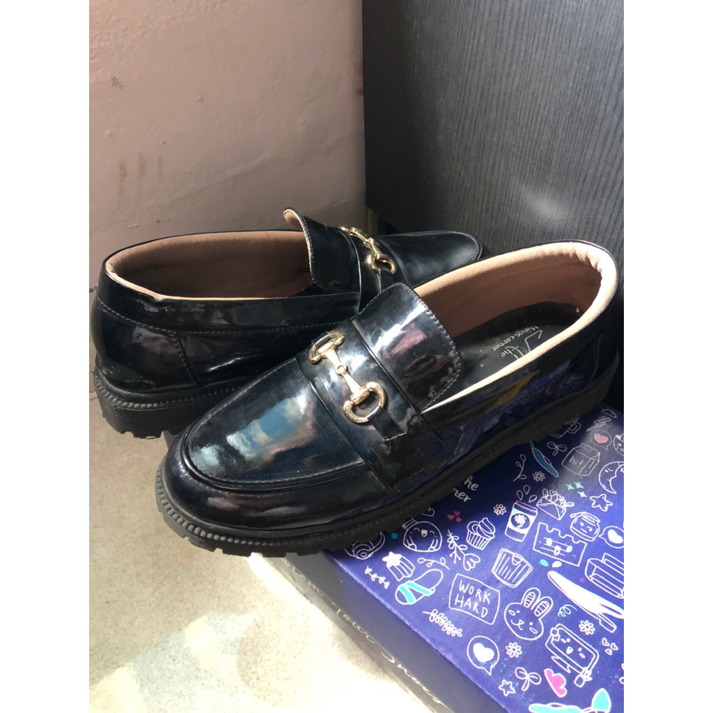 the things corner sepatu loafer [preloved]