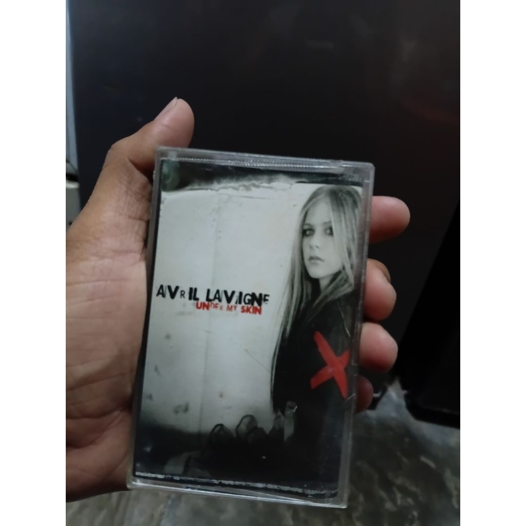 Kaset Avril Lavigne - Under My Skin