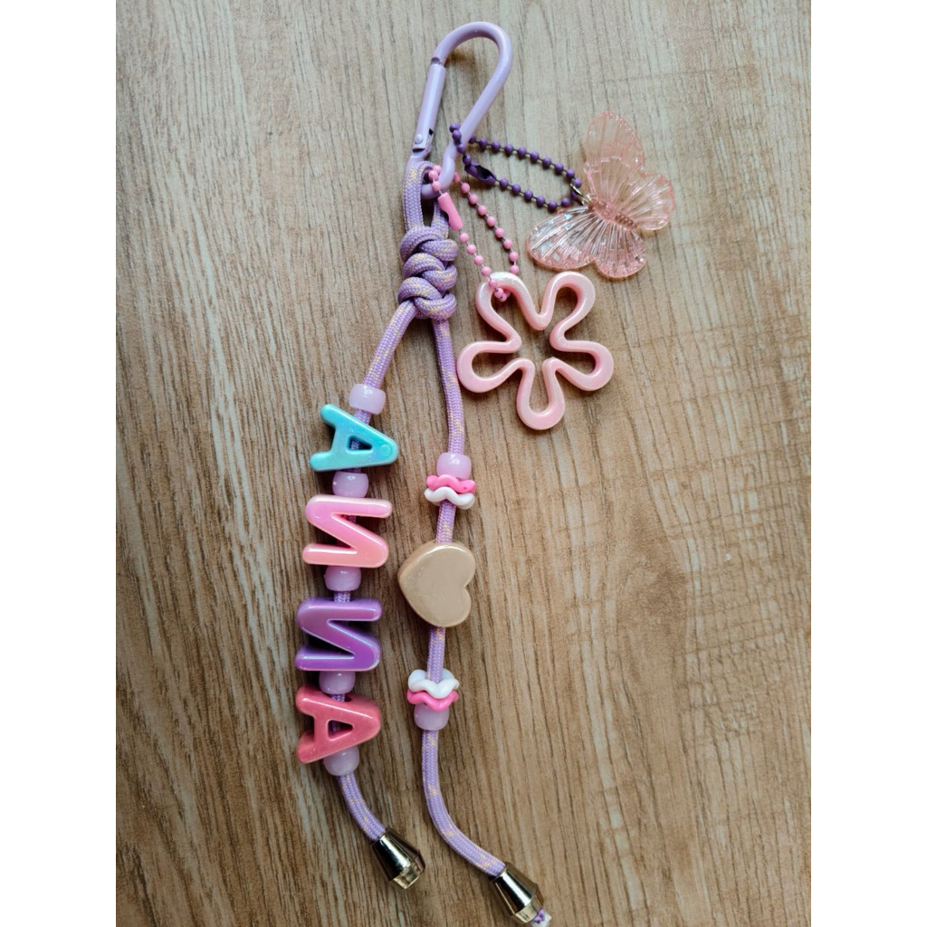 bag charm 4 huruf + 2 gantungan