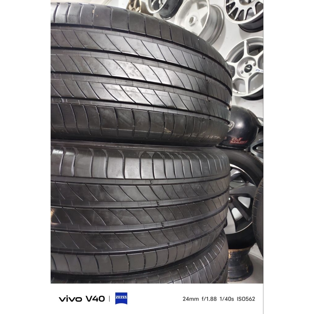 235/60 R18 Michellin primacy kondisi up 90% Taun muda 2024