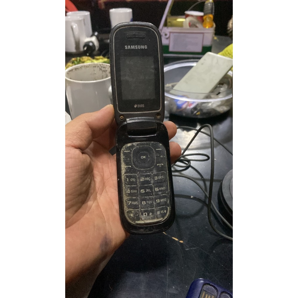 Mesin Samsung GT-E1272 atas bawah