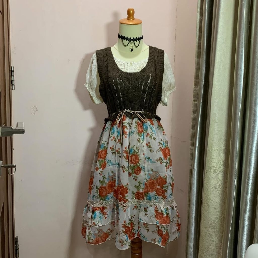 Get2pcs both Axes Femme vintage warm tone floral knit cardi dress with milkmaid ruffled blouse top s