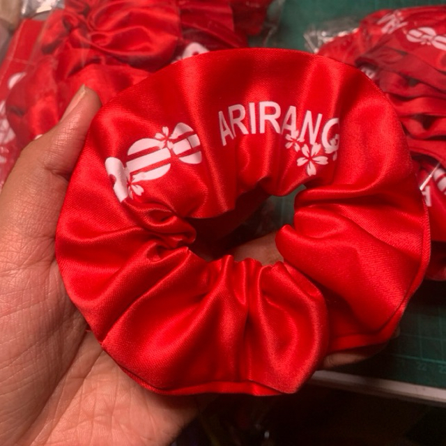 scrunchie bts arirang freebies konser souvenir konser