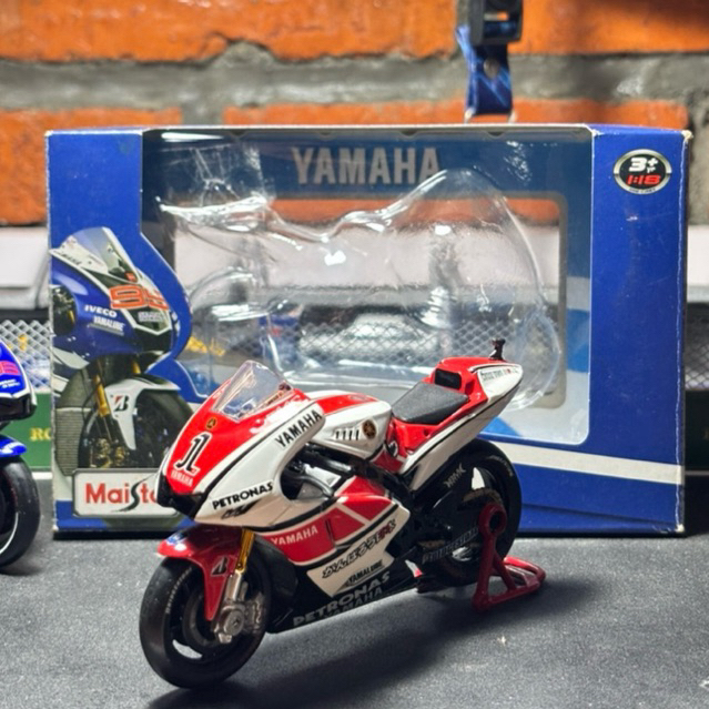 Maisto MotoGP Yamaha Eneos - Jorge Lorenzo #1 2012