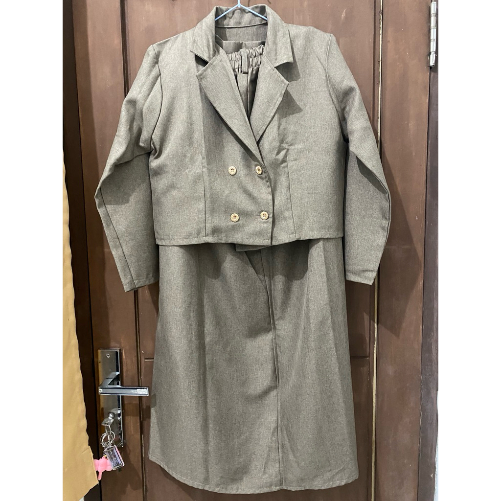 One Set Blazer dan Rok