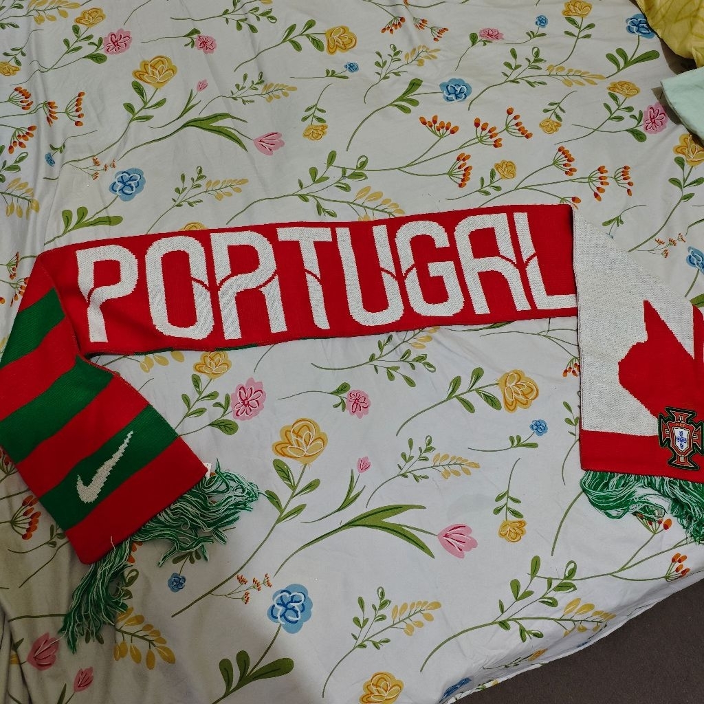 syal portugal nike merah putih natal original preloved