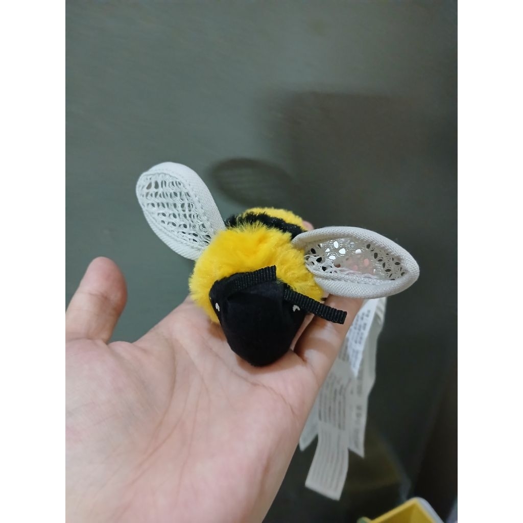 Mainan anak boneka kumbang mini hitam kuning 8cm bisa jadi ganci