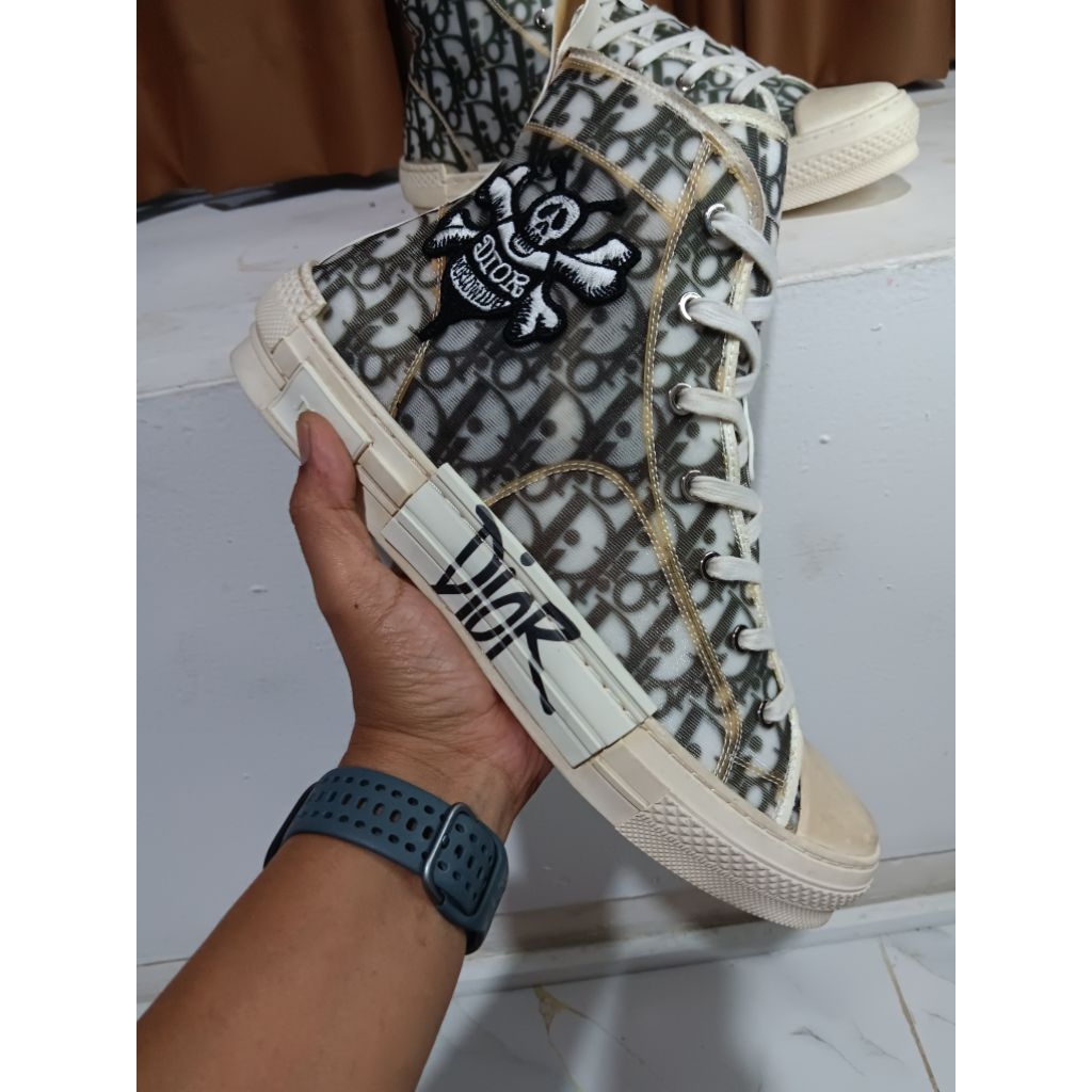 sepatu DIOR