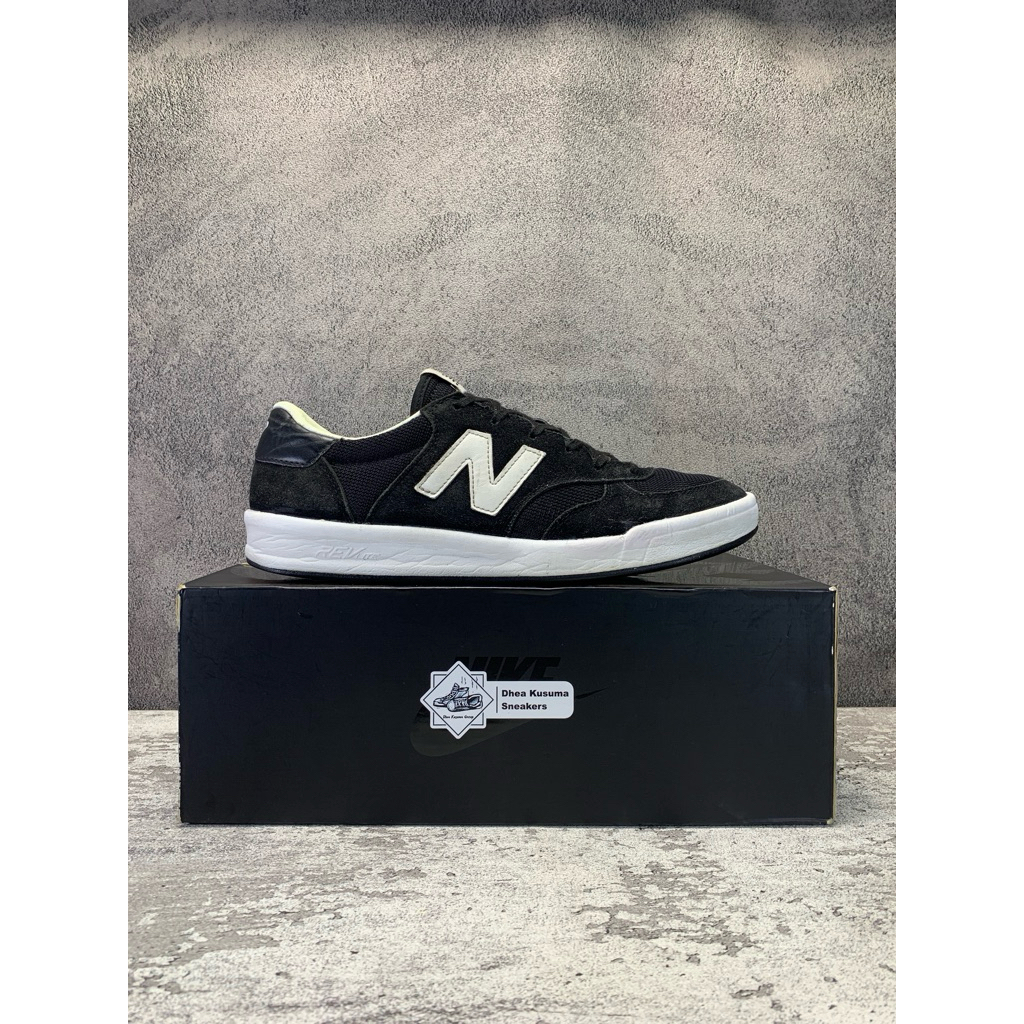 Sepatu Second Casual  New Balance 300 Black White Original Guarantee
