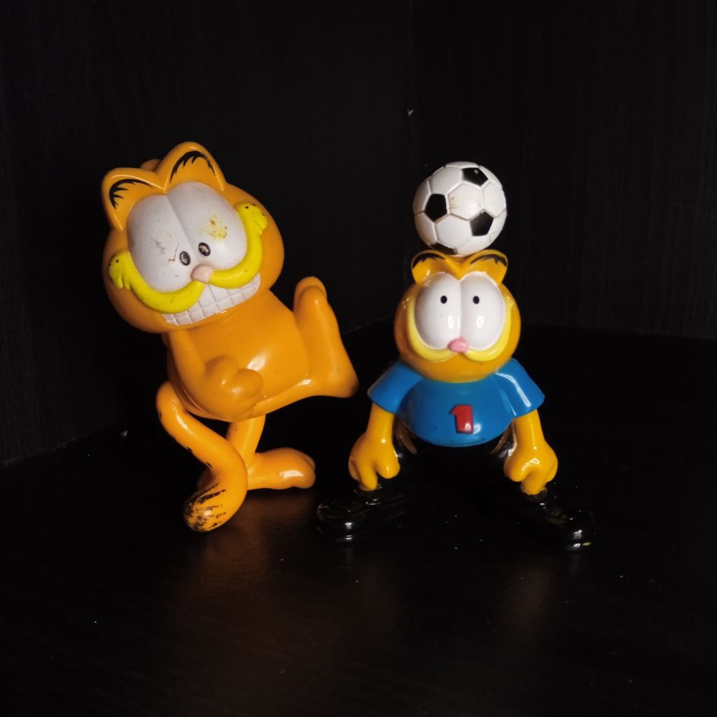 Preloved Figure Garfield PAWS