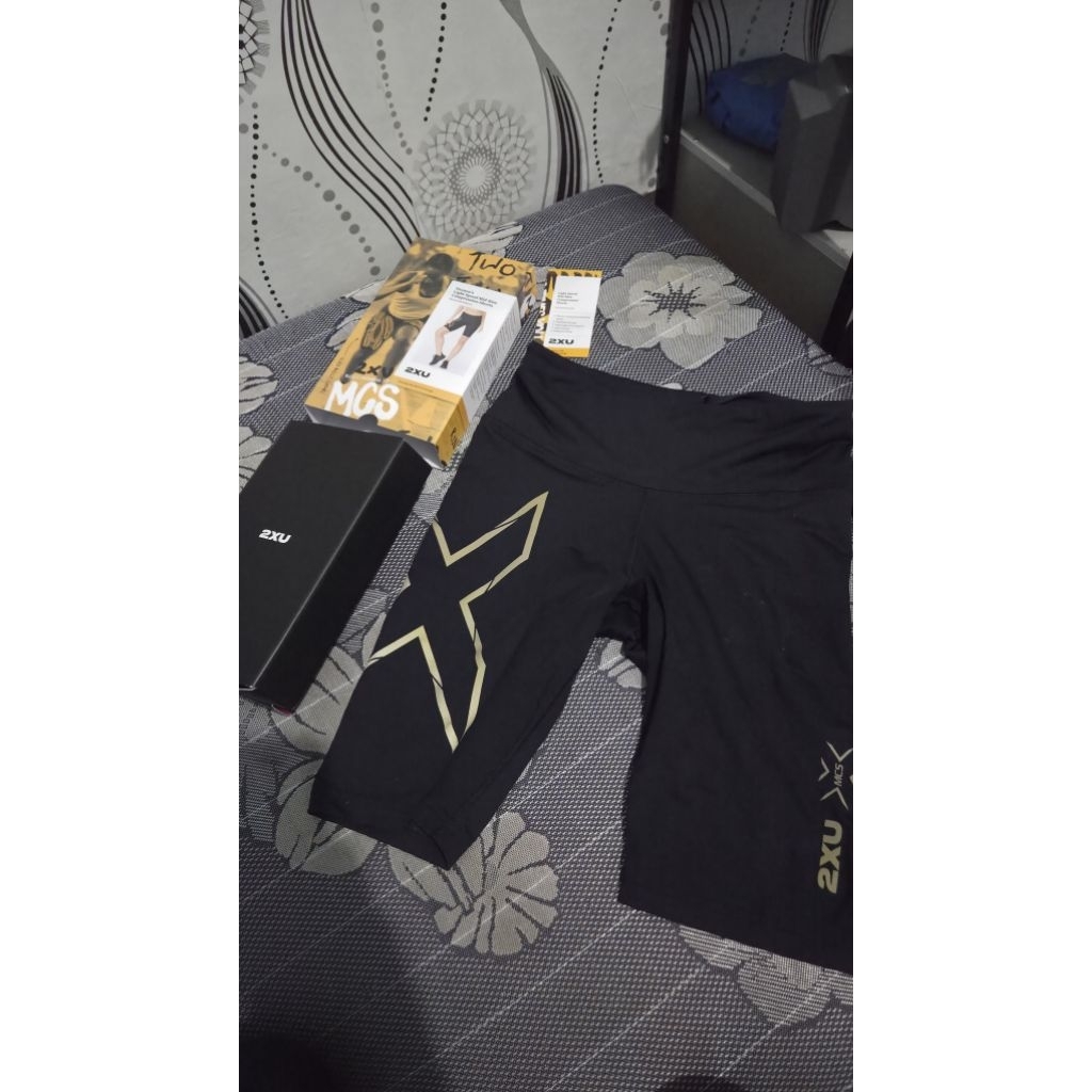 Compression short 2xu with MCS gold