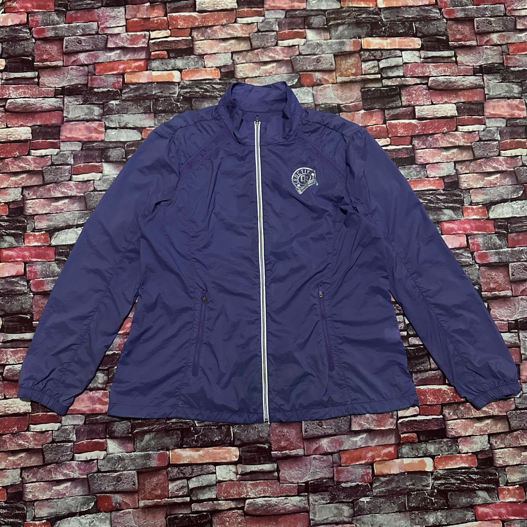 Jaket running wanita Crocodile ( Size M || Lebar dada 56 CM Panjang 62 CM )