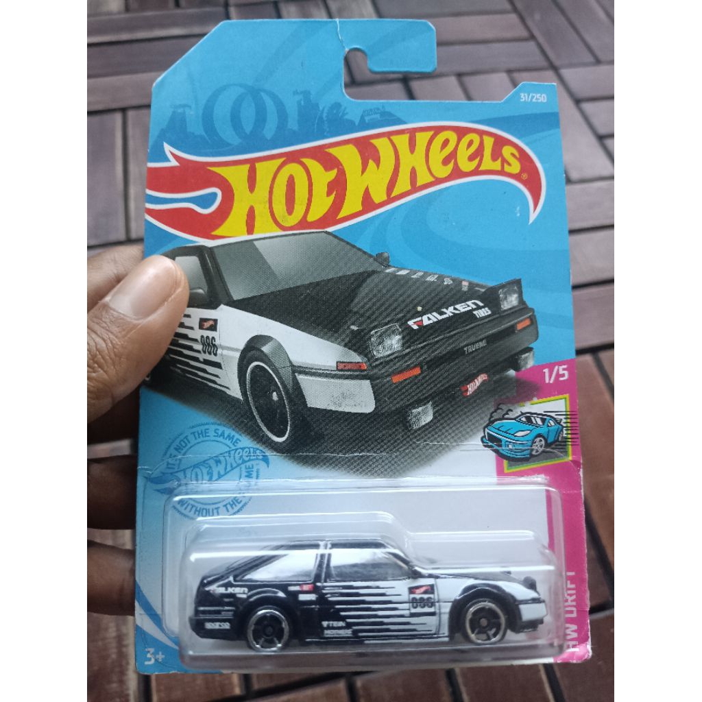Hot Wheels Toyota ae86 sprinter trueno Falken Hitam Putih