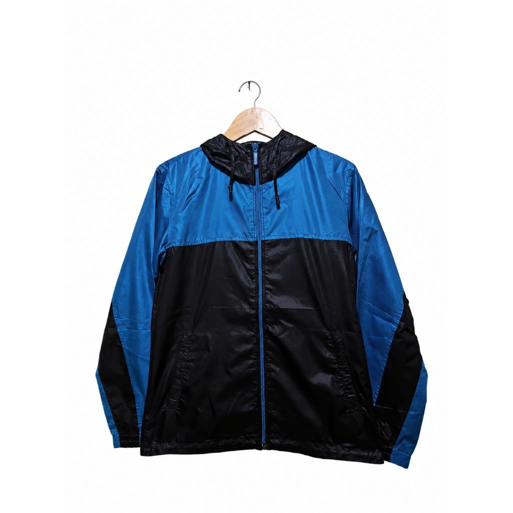 UNIQLO WINDBREAKER HOODIE