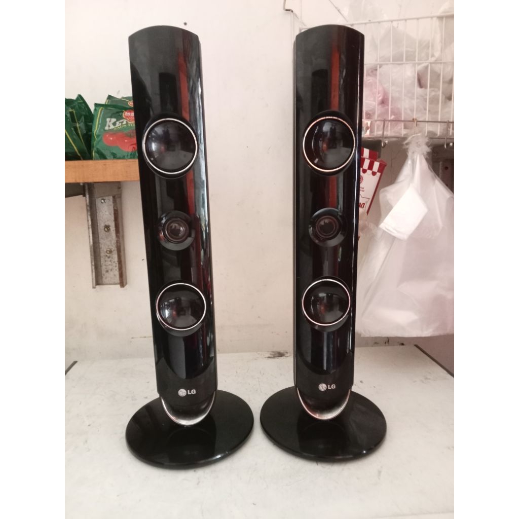 Speaker tower LG SH85VM