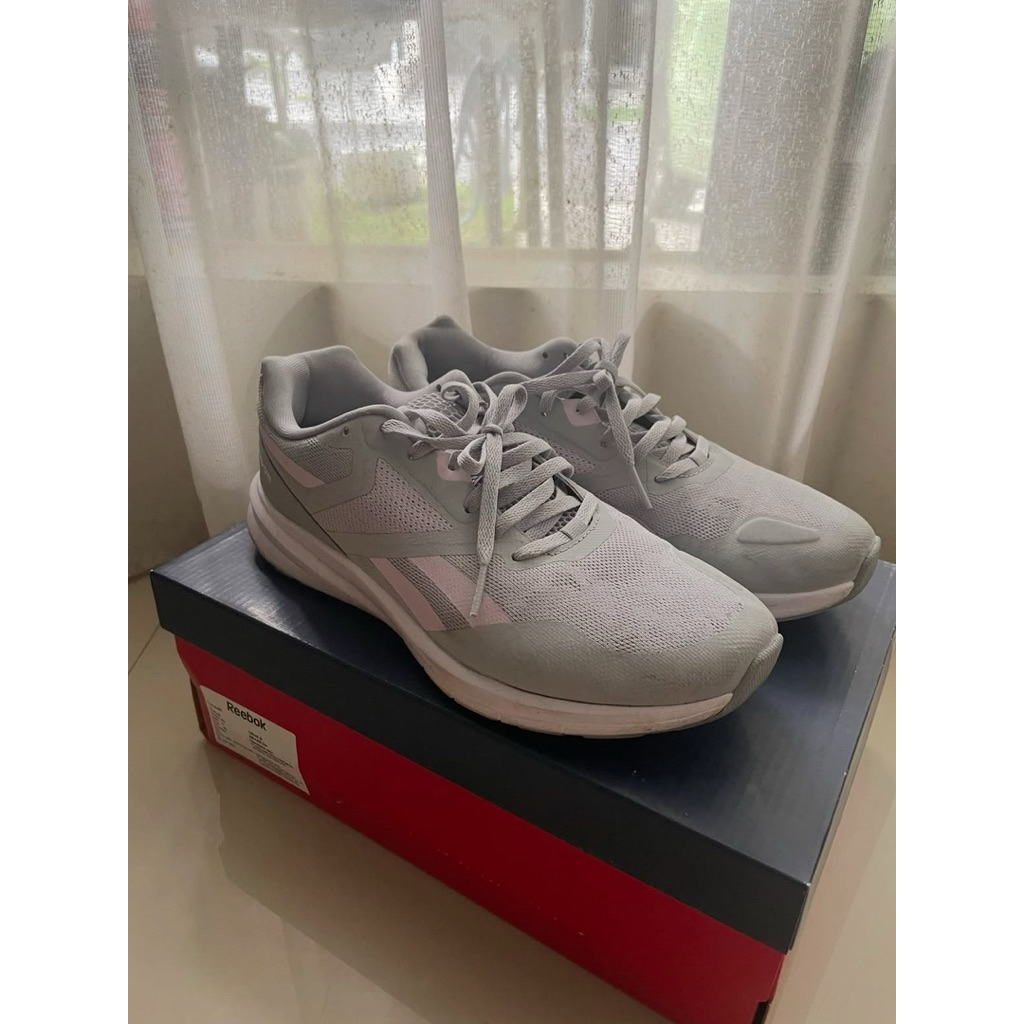 preloved Reebok Shoes