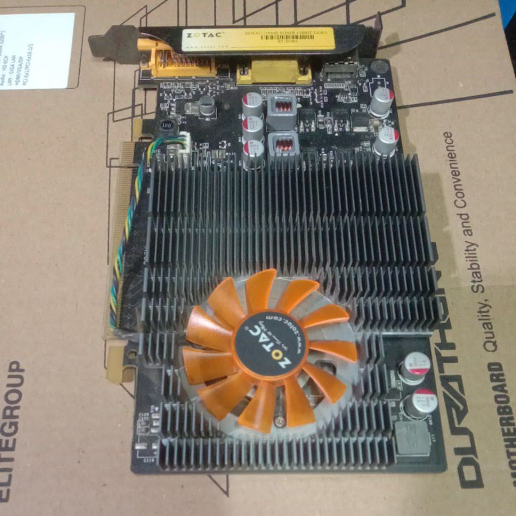 VGA card ZOTAC kapasitas 512 MB 128 Bit DDR 5 GT 240