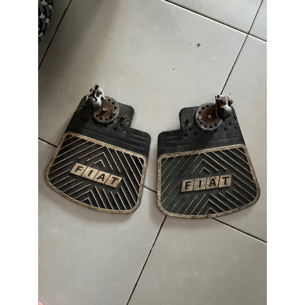 kepet air mudflap Spakbor mobil fiat