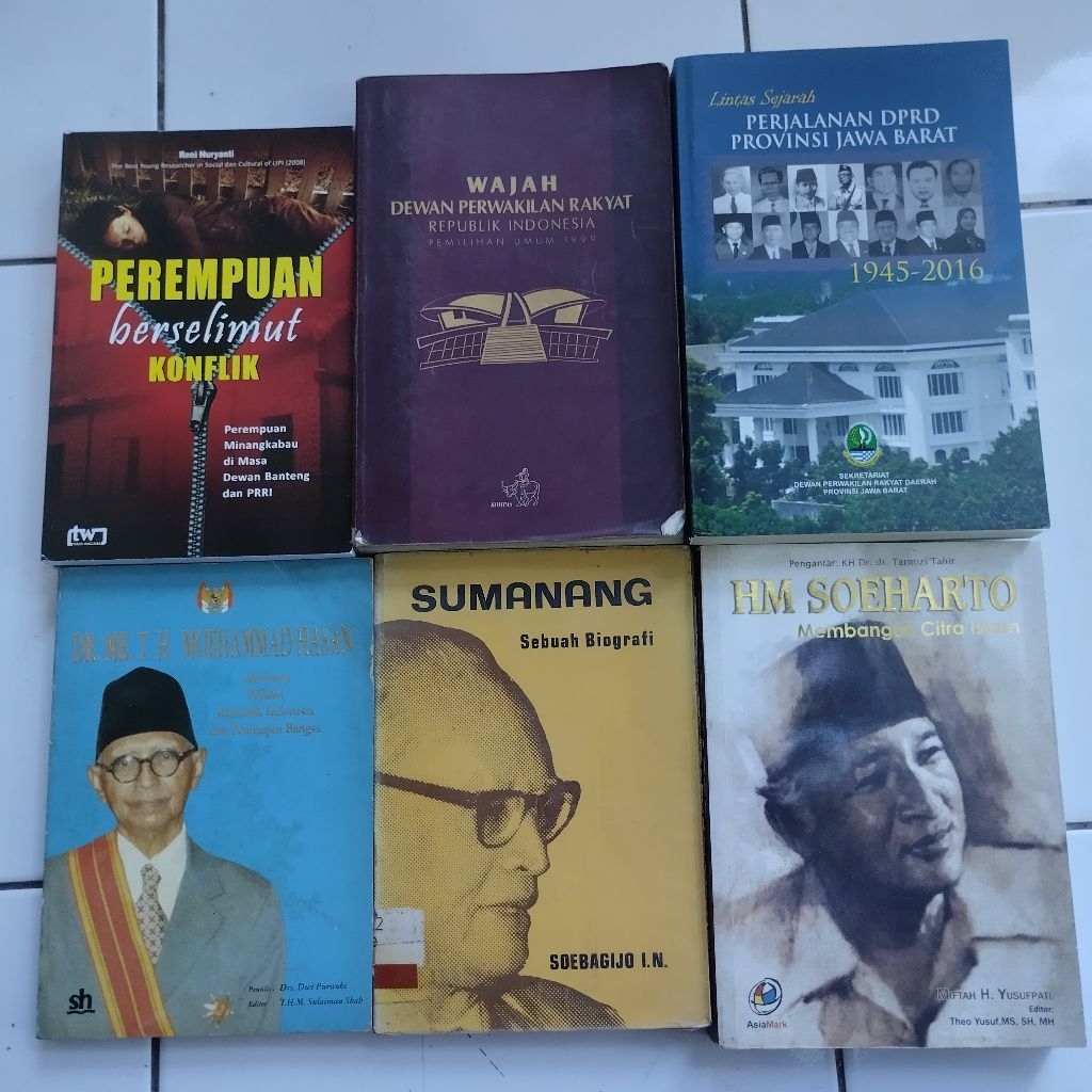 Buku Bekas Preloved Perempuan Berselimut Konflik Perempuan Minangkabau di Masa Dewan Banteng dan PRR