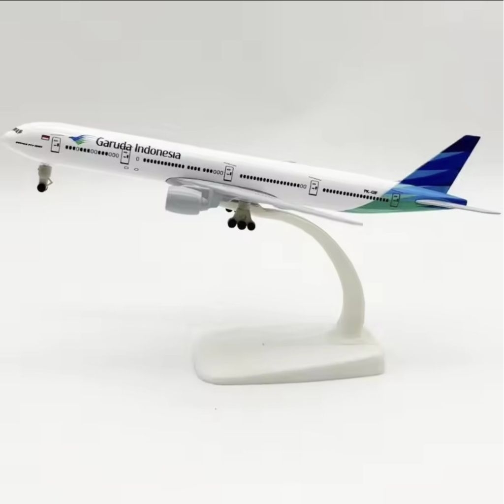 20CM GARUDA INDONESIA B777 / 777 MINIATUR PESAWAT DIECAST BESI METAL PAJANGAN DISPLAY