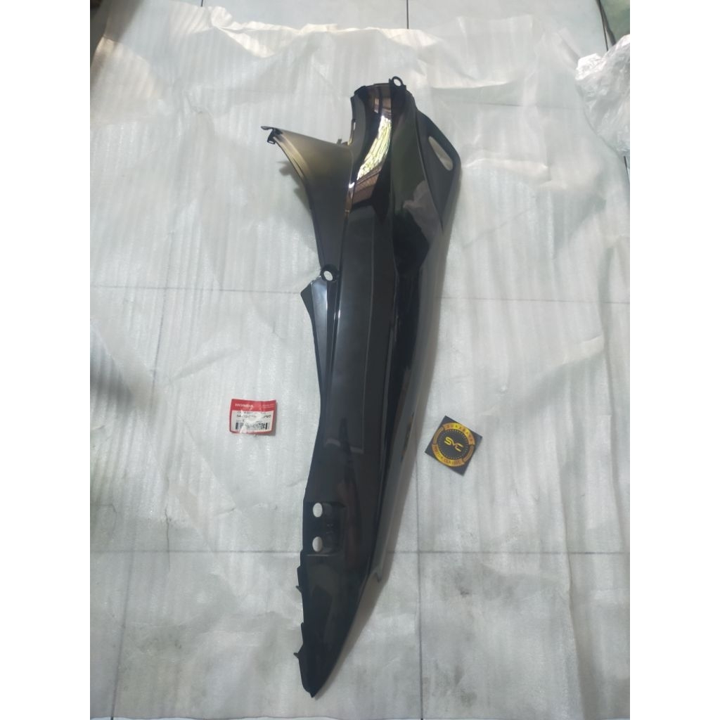 64410-KPH-720FMB cover body kanan kharisma x hitam original AHM