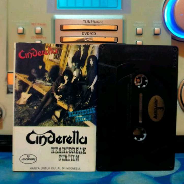Kaset pita Cinderella Heatbreak Station