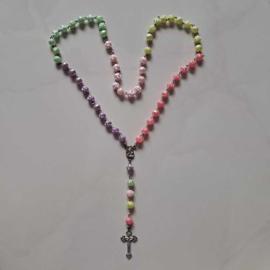 Rosario Katolik Biji Motif Mawar