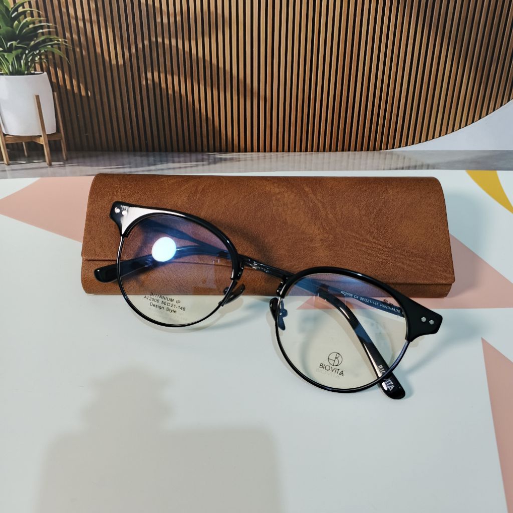 Frame Kacamata Titanium Pria dan Wanita Model Terbaru