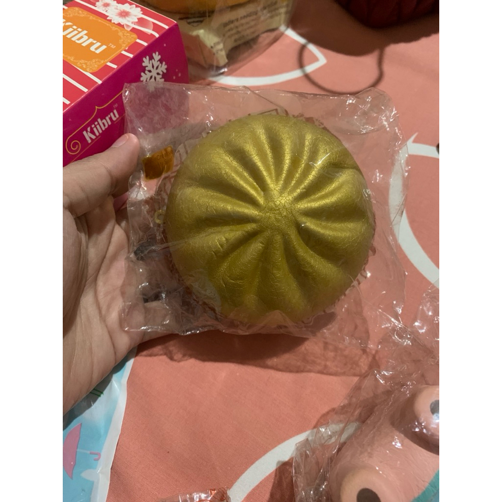 Cutie Creative Gold Bun Squishy ( RARE )