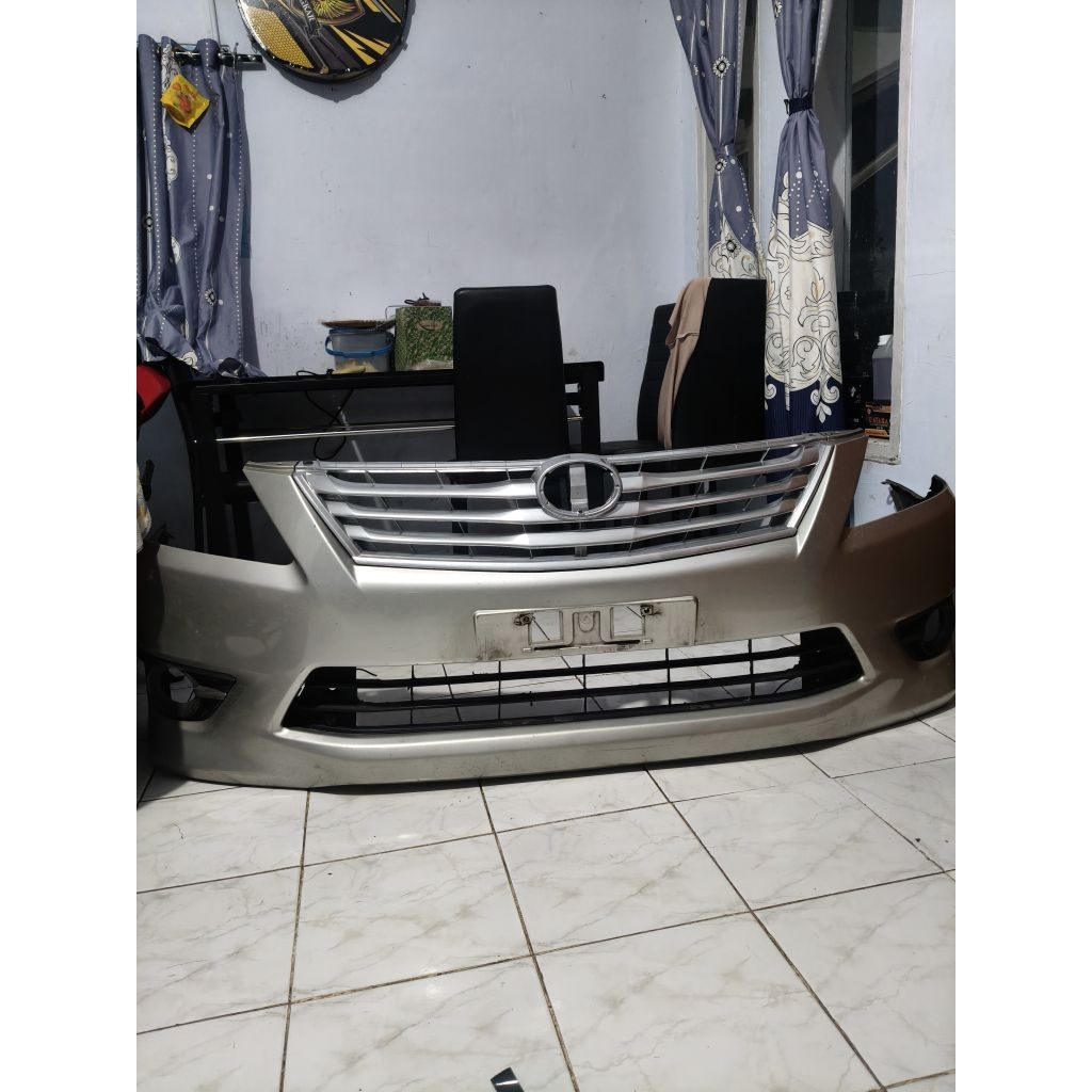 Bemper set Gril depan Bekas Innova 2012