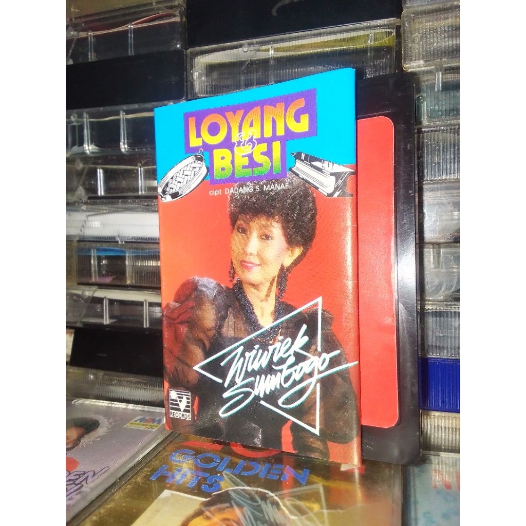 Wiwiek Sumbogo - Loyang Besi