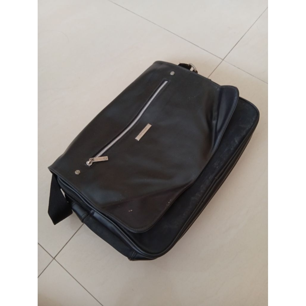 Guy Laroche Sling Bag Pre loved