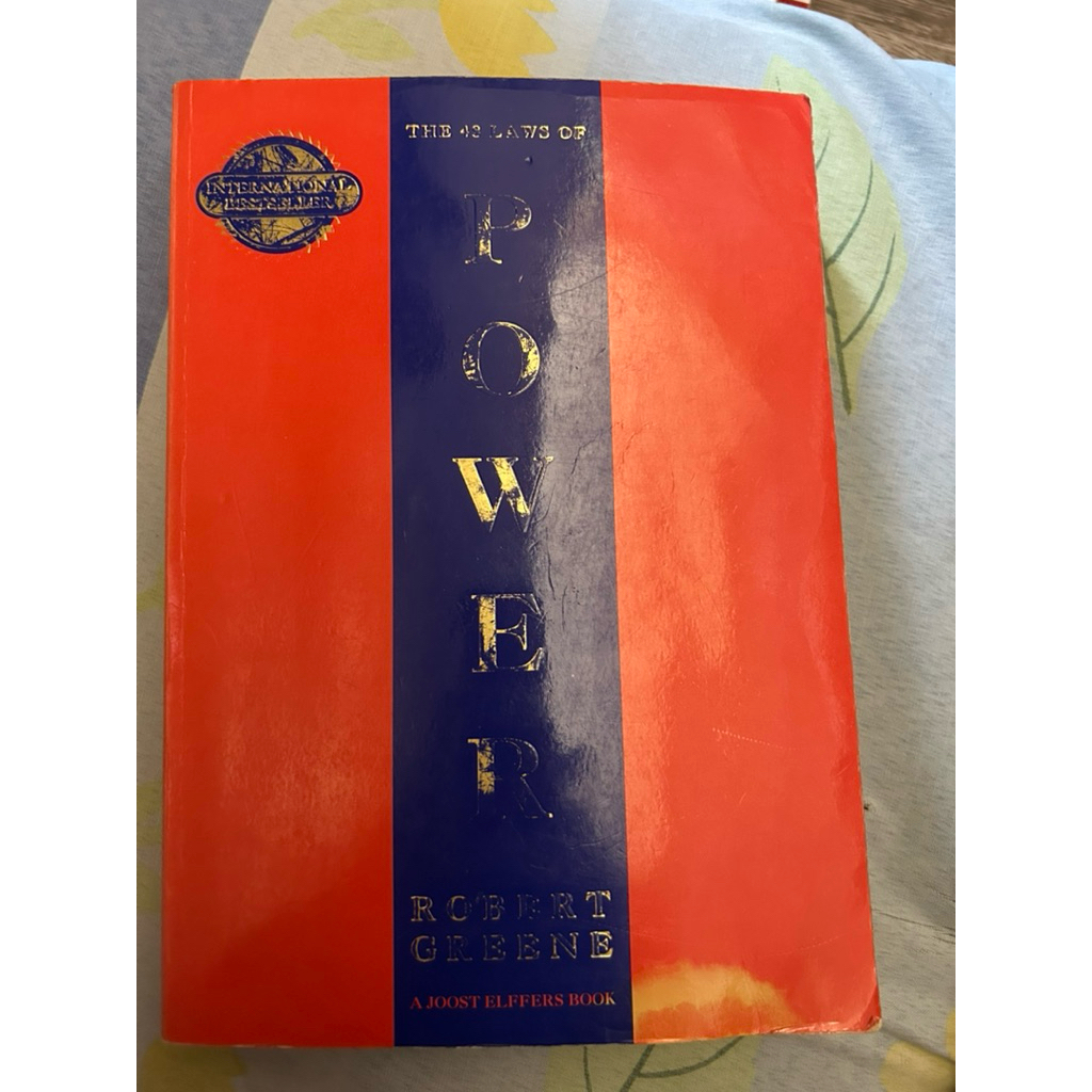 The 48 Laws of Power" karya Robert Greene edisi bahasa Inggris