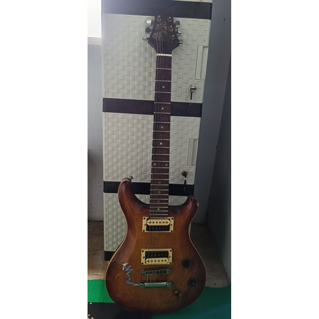 Gitar bekas Prs Custom
