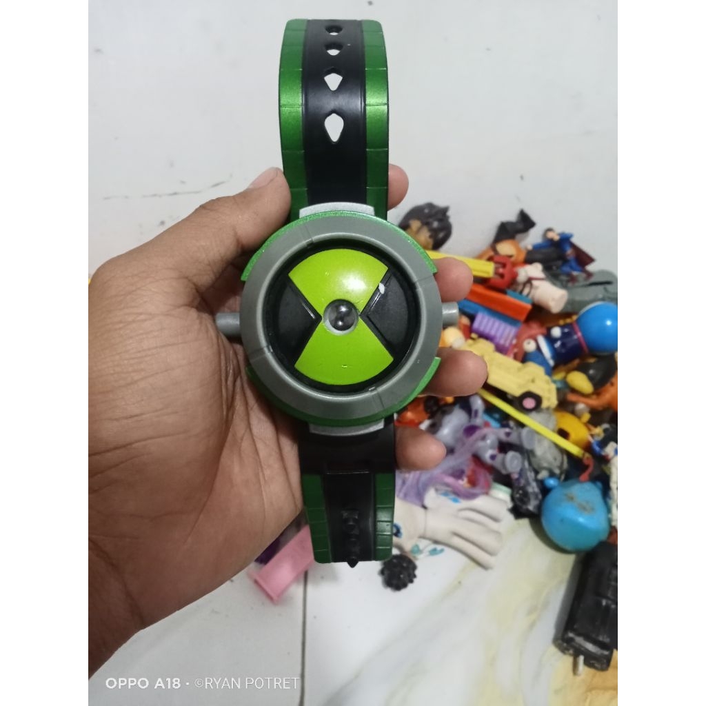 OMNITRIX BEN 10 MASIH NYALA ORIGINAL BANDAI (PRELOVE/BEKAS)