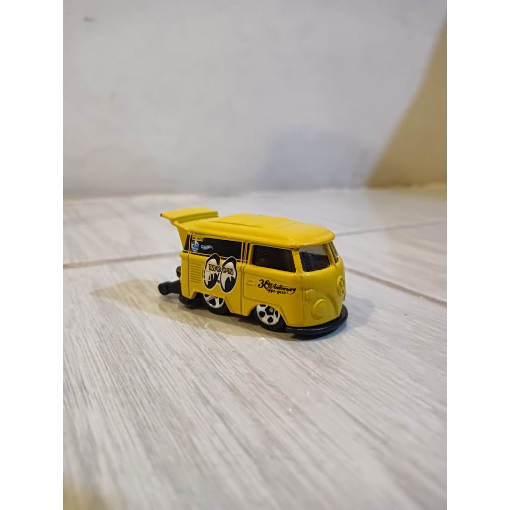 Hotwheels Kool Kombi Mooneyes Yellow (Loose)
