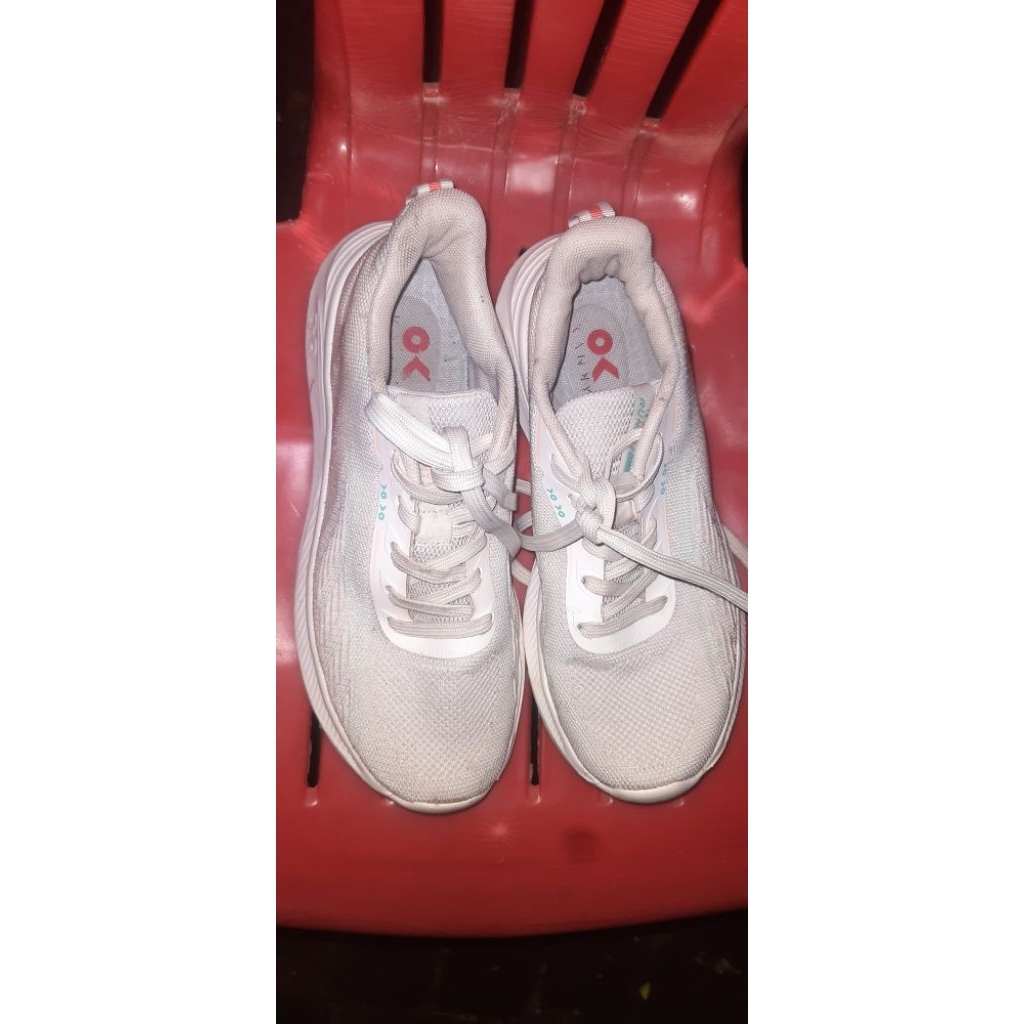sepatu kanky white uk 39