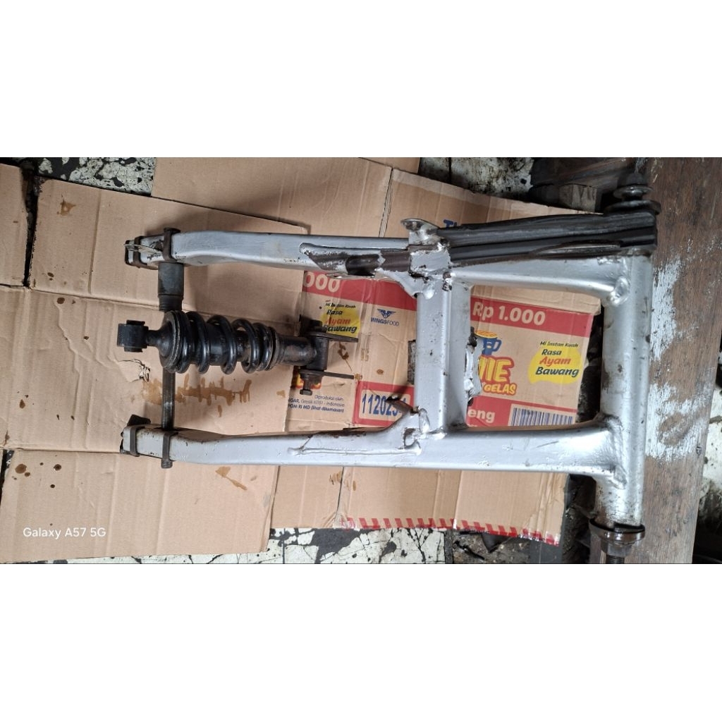 swing arm Yamaha Scorpio fulset Ayun sama shockbreaker belakang barang ori copotan