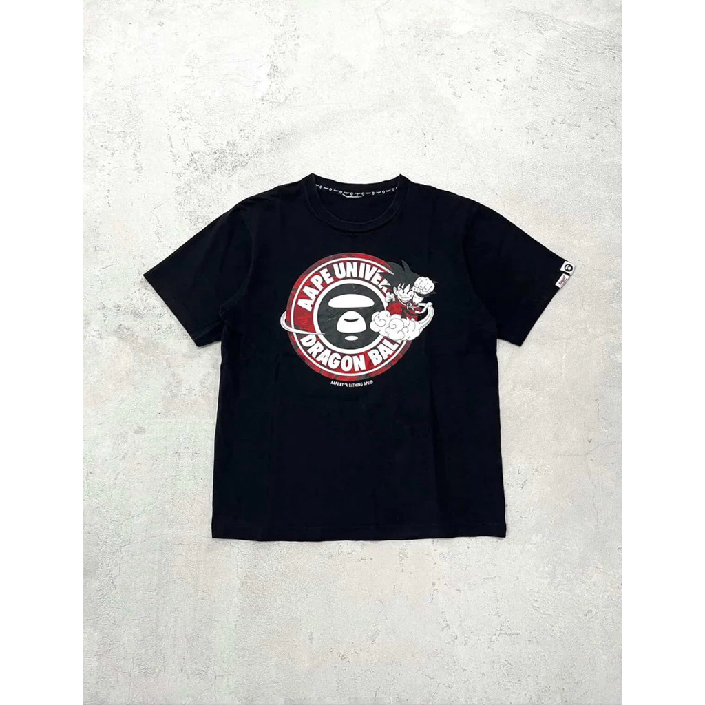 Kaos Oversize Pria Wanita Sablon Kolaborasi Aape x Dragon Ball Goku Motif Lingkaran Merah Hitam