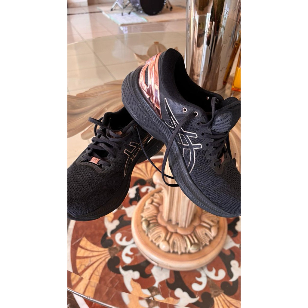 Preloved Sepatu ASICS Black Hitam Ukuran 39.5 – Running / Casual Shoes