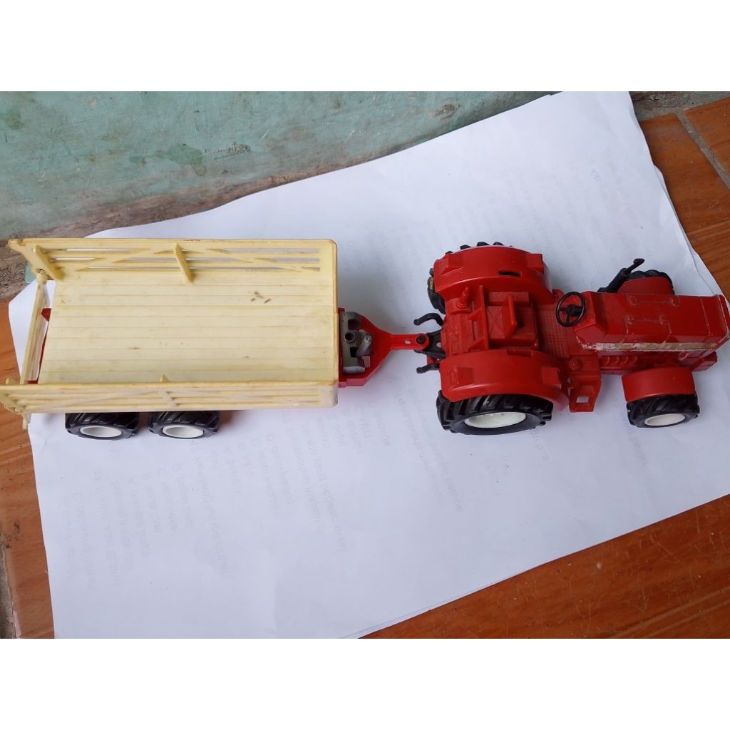 vintege 1975 ERTL traktor scale 1:32