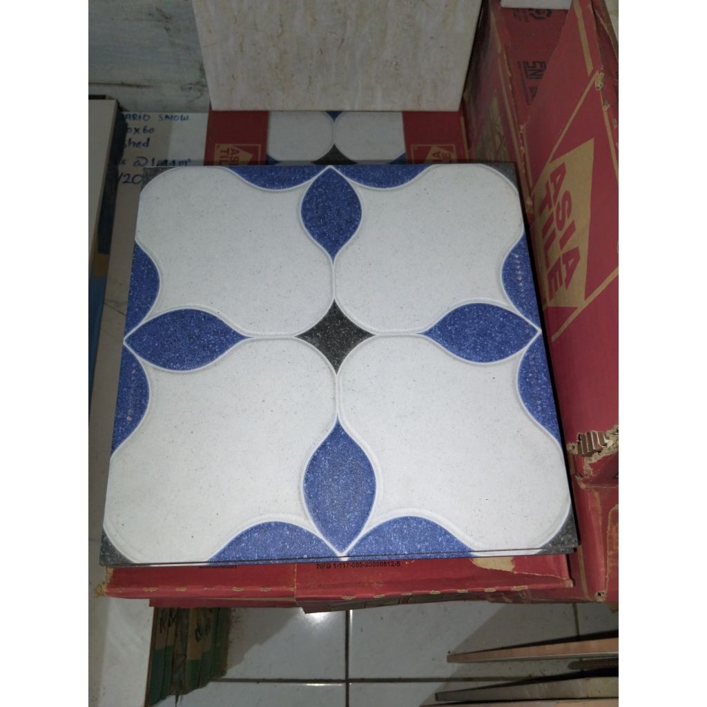keramik lantai Asia Tile motif Renes Blue cocok untuk kamar mandi, teras atau garasi