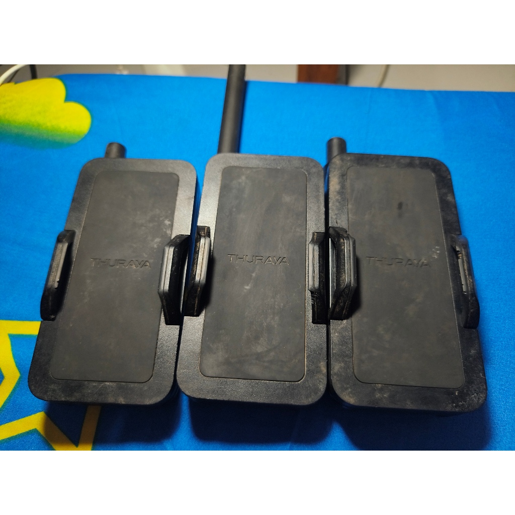 Thuraya SatSleeve+  Adaptor mengubah  Android atau iOS biasa menjadi sebuah telepon satelit Bahan Un