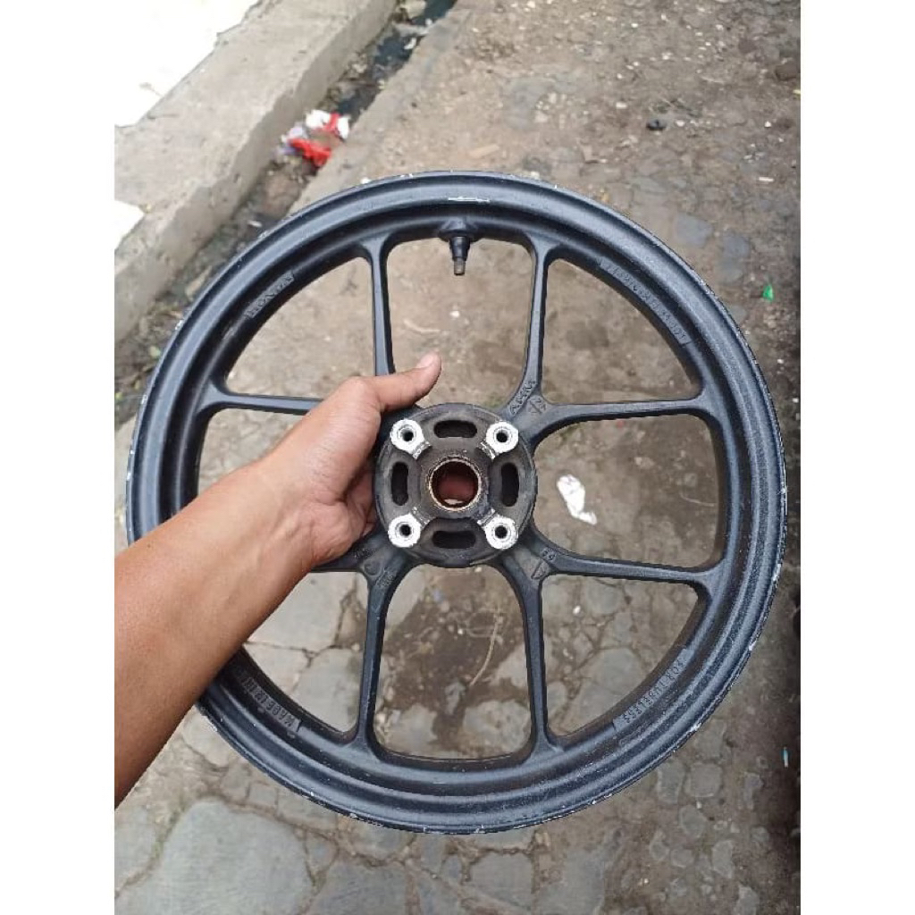 Pelek/velg depan motor beat deluxe 2020 sampai 2024 / Genio /beat street/beat new/barang asli Honda 